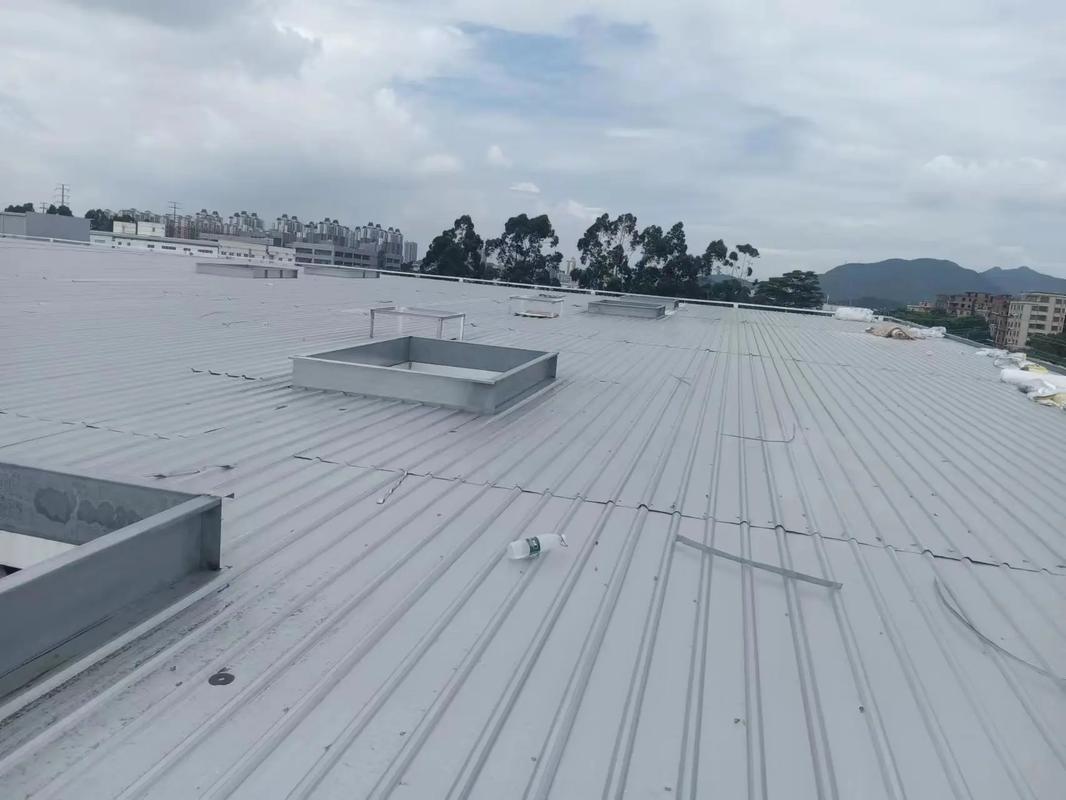 鋼結構屋面防水保溫工程施工全流程解析 從材料吊裝準備到精準安裝